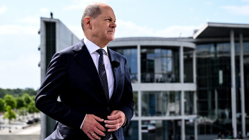 Kanclerz Scholz komentuje sytuację we Francji: “Niemcom nie zagrażają takie zamieszki”