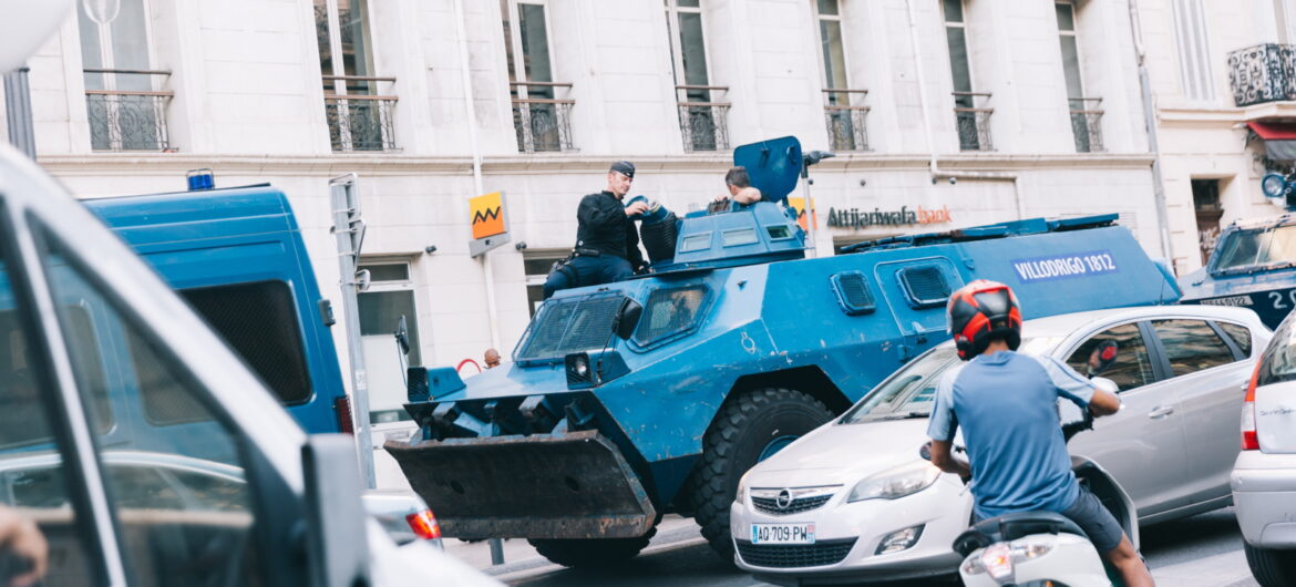 Francuska policja zastrzeliła uczestnika zamieszek