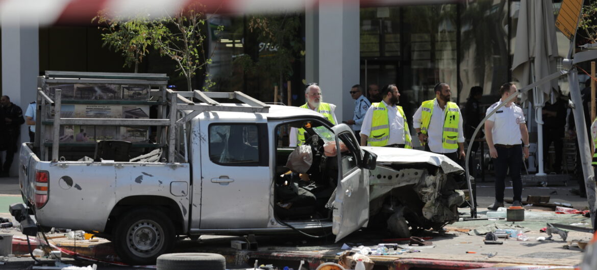 Atak terrorystyczny w Izraelu. Samochód wjechał w ludzi