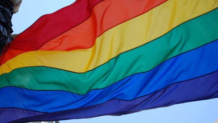 Koniec imprezy “Gay Pride Amsterdam”. Jej organizatorom zarzucono, że promują… białych gejów