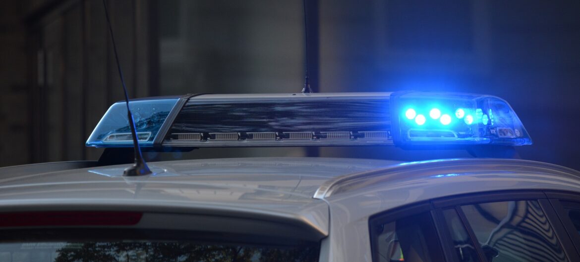 Trwają poszukiwania zaginionego dwulatka. Policja przeszukuje domy i samochody, przesłuchuje mieszkańców