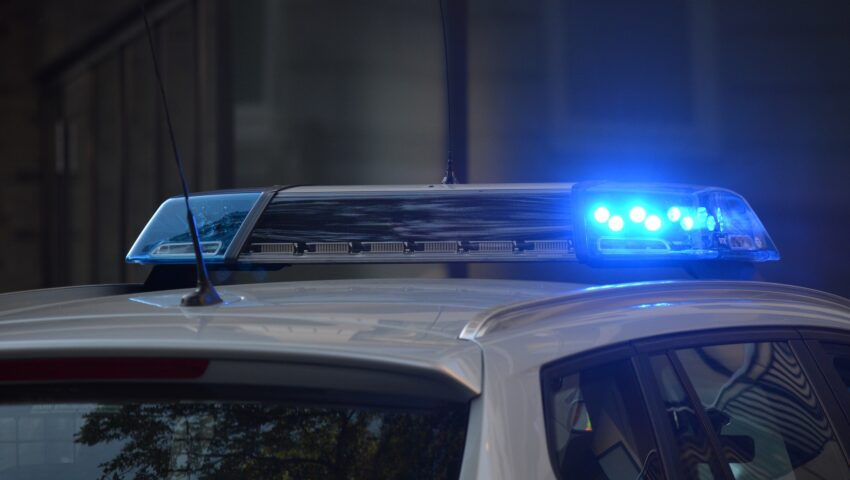 Trwają poszukiwania zaginionego dwulatka. Policja przeszukuje domy i samochody, przesłuchuje mieszkańców