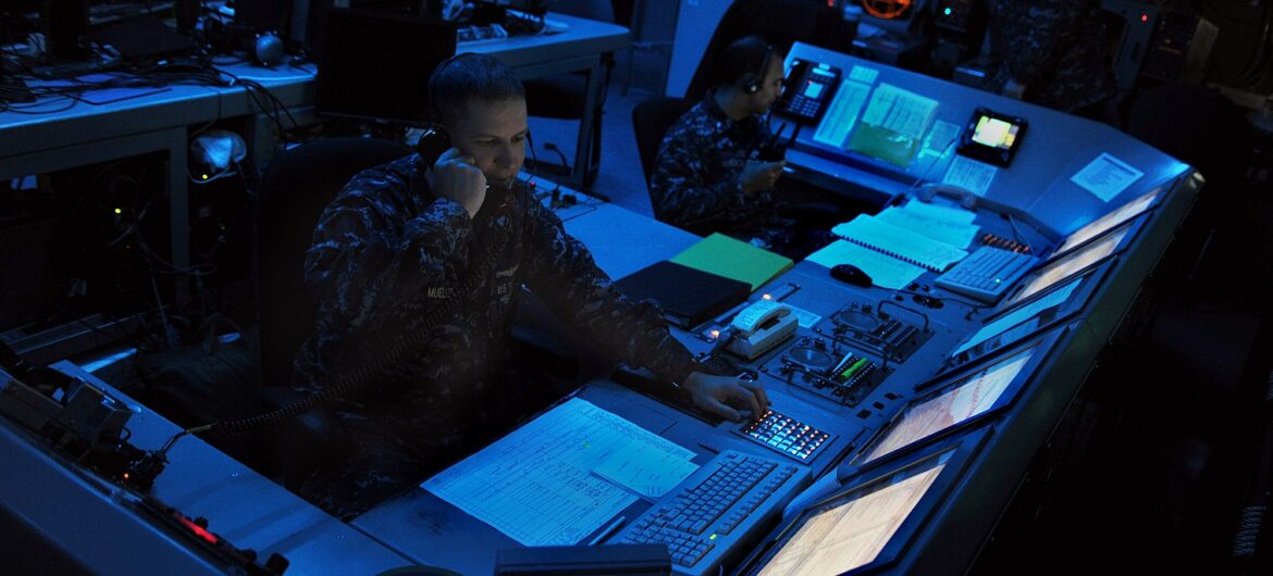 Marynarz US Navy miał przekazywać Chinom tajne informacje. Namówiła go do tego matka