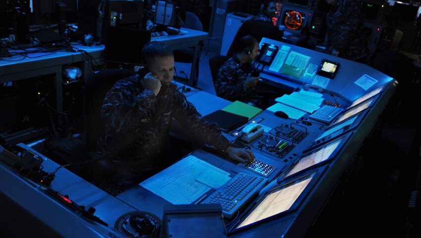 Marynarz US Navy miał przekazywać Chinom tajne informacje. Namówiła go do tego matka