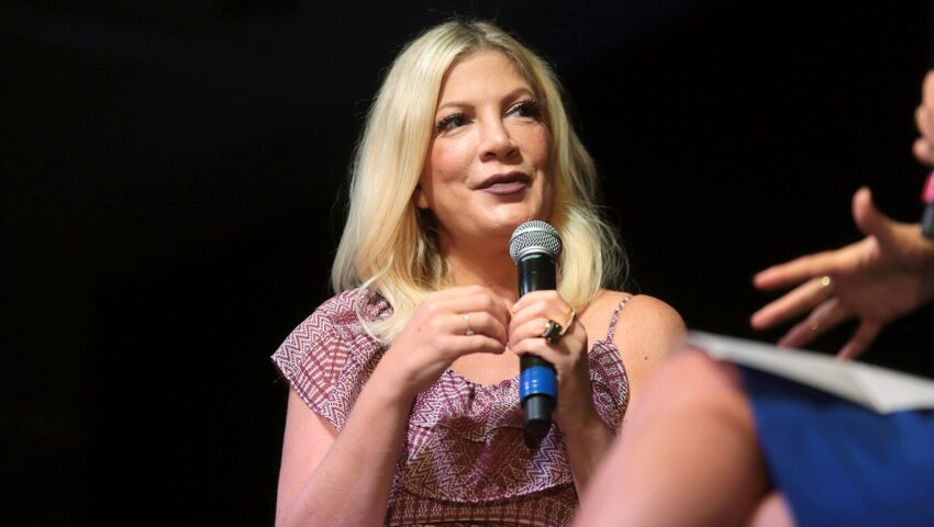 Gwiazda Beverly Hills 90210 musiała zamieszkać z dziećmi w wozie kempingowym