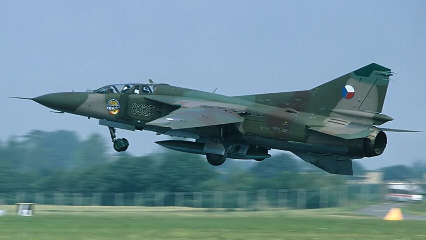 Katastrofa na air show. Zabytkowy MiG rozbił się o ziemię