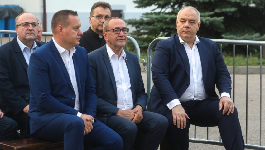 Sasin: opozycja chce sprzedać polski majątek