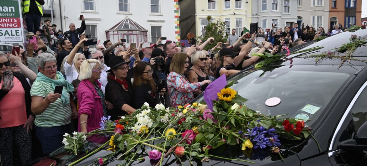 Tysiące osób pożegnały zmarłą piosenkarkę Sinead O’Connor
