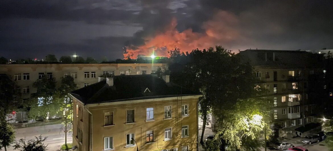 Największy atak dronów na Rosję od początku wojny. Lotnisko stanęło w płomieniach