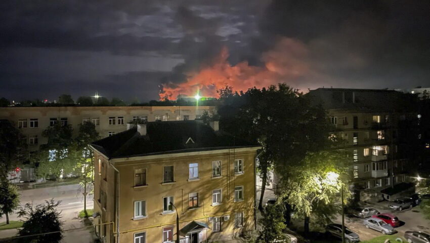 Największy atak dronów na Rosję od początku wojny. Lotnisko stanęło w płomieniach