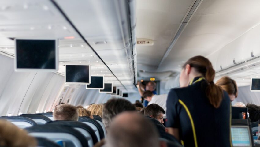 Nagranie z samolotu podbija internet. Pasażerka wyprowadziła stewardesę z równowagi