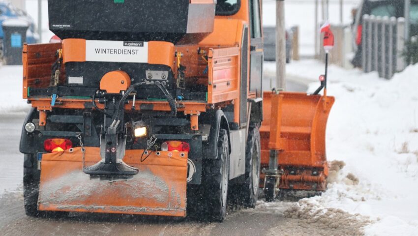Jest sierpień, a po ulicach jeżdżą… pługi śnieżne. To efekt gradobicia