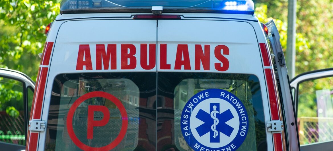 Młody mężczyzna znaleziony na ulicy. Zmarł wracając ze szpitala