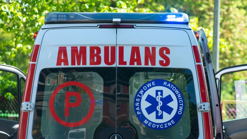 Młody mężczyzna znaleziony na ulicy. Zmarł wracając ze szpitala
