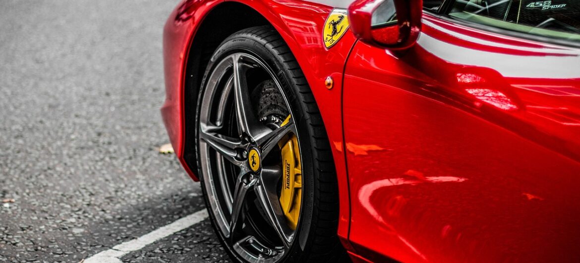 Śmiertelne zderzenie Ferrari z Lamborghini. Opublikowano nagranie z wypadku
