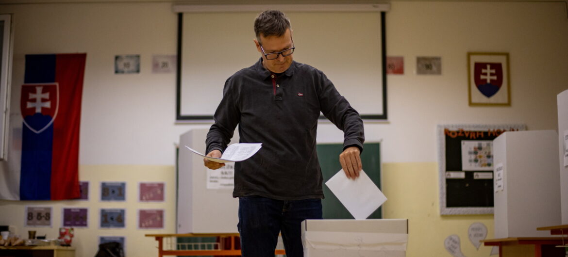 Wstępne wyniki wyborów na Słowacji. Wygrywa partia, która zapowiadała zakończenie pomocy Ukrainie