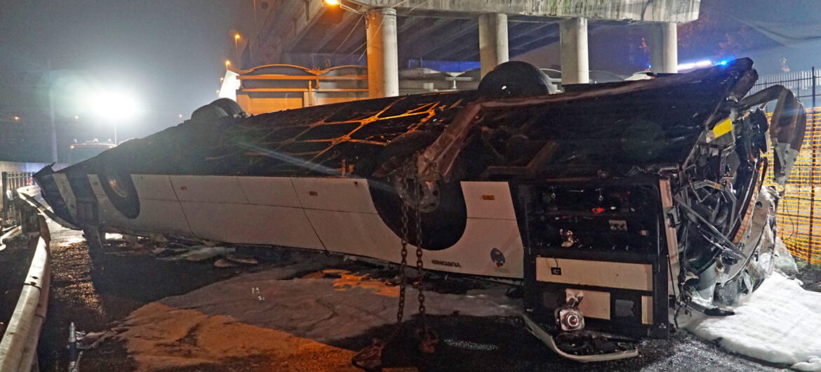 Tragiczny wypadek autobusu. Nie żyje co najmniej 21 osób