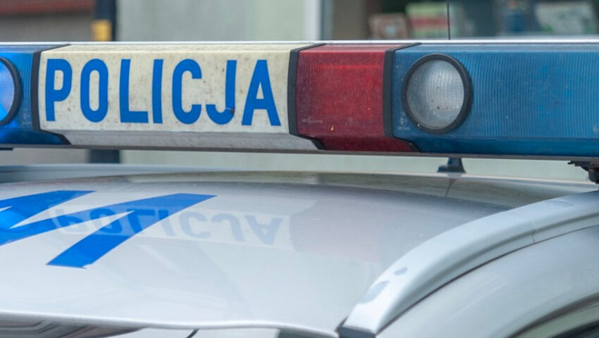Pijana kobieta wiozła dwójkę dzieci. Zatrzymali ją przechodnie