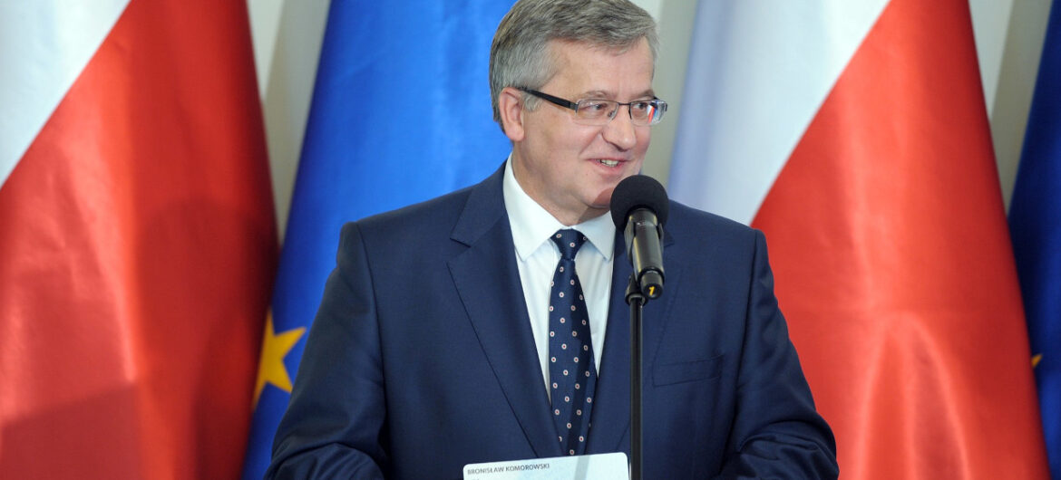 Komorowski tłumaczy przedwyborcze obietnice Tuska: “Wyborcy lubią, jak im się obiecuje”