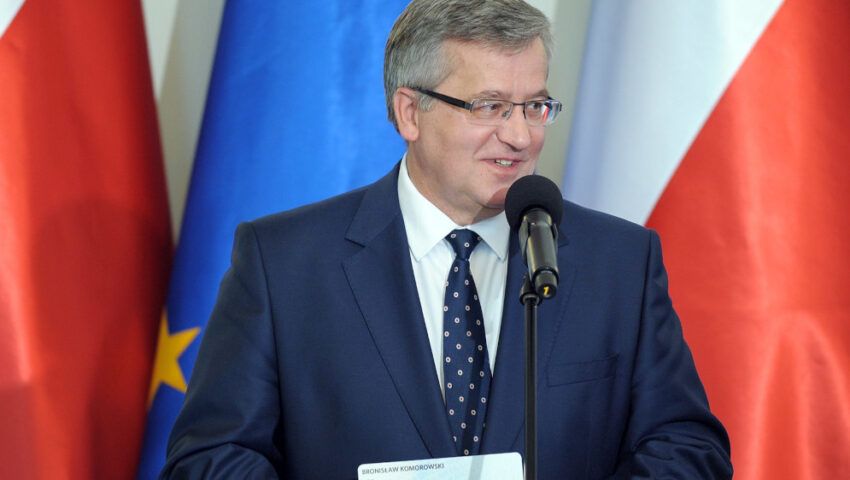 Komorowski tłumaczy przedwyborcze obietnice Tuska: “Wyborcy lubią, jak im się obiecuje”