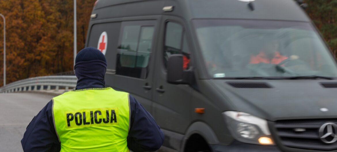 Policja zatrzymała dwóch mężczyzn, którzy żartowali, że napadają na bank
