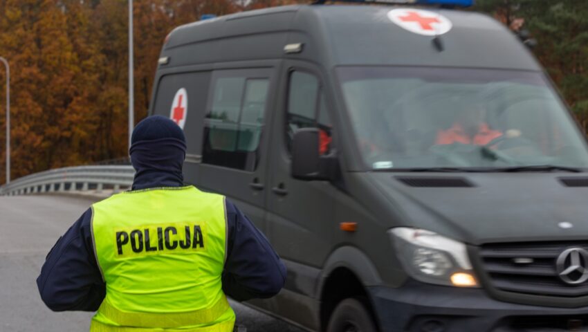 Policja zatrzymała dwóch mężczyzn, którzy żartowali, że napadają na bank