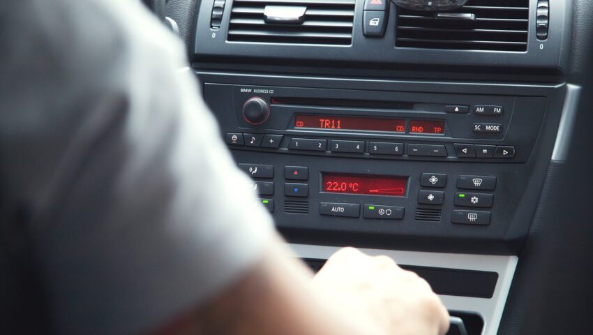 Podatku od samochodów spalinowych jednak nie będzie? “Trzeba to odpowiednio zmodyfikować”