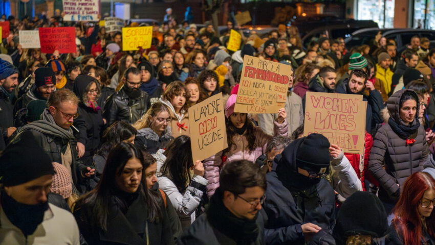 Lewicowe aktywistki zaatakowały uczestników marszu przemocy wobec kobiet. Do biur organizacji pro-life wrzucono ładunki wybuchowe