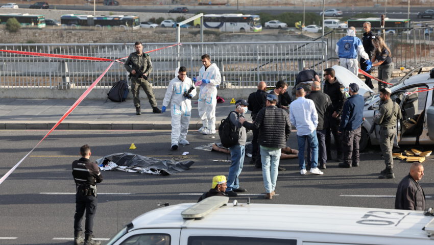 Czekali na przystanku, gdy terroryści otworzyli ogień