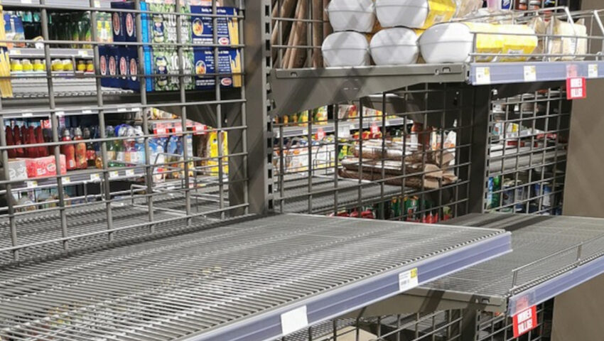 Półki w niemieckich sklepach świecą pustkami. „Sytuacja jest katastrofalna”