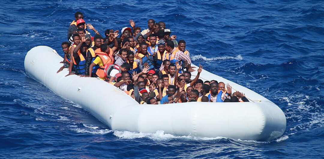 Zatonęła kolejna łódź z nielegalnymi imigrantami. Dziesiątki ofiar