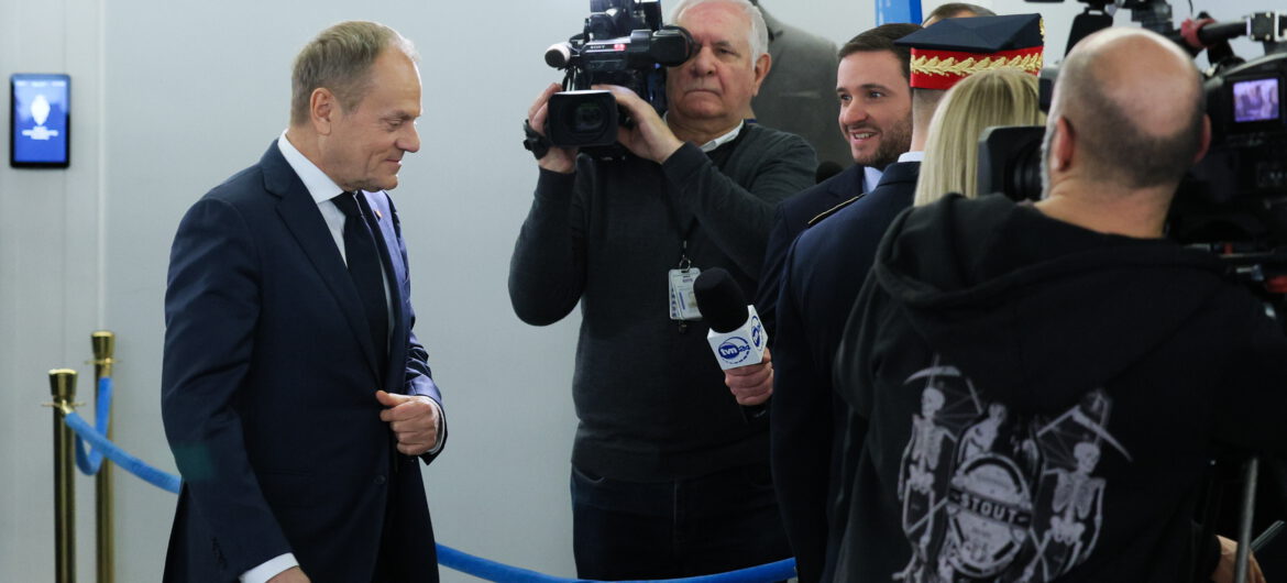 Niezwykłe sceny w Senacie w czasie przemówienia Donalda Tuska! Czy to cud?!