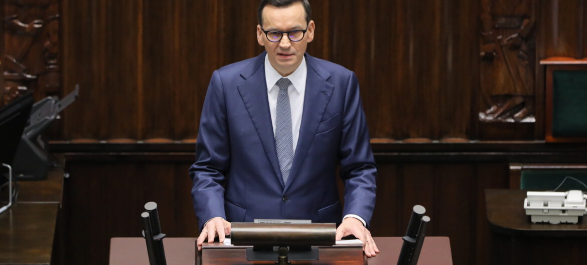 Premier Morawiecki zakończył wygłaszanie expose. “Służba Polsce to zobowiązanie na zawsze; urząd to zaszczyt, Polska to miłość”