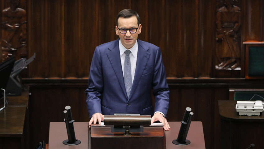 Premier Morawiecki zakończył wygłaszanie expose. “Służba Polsce to zobowiązanie na zawsze; urząd to zaszczyt, Polska to miłość”
