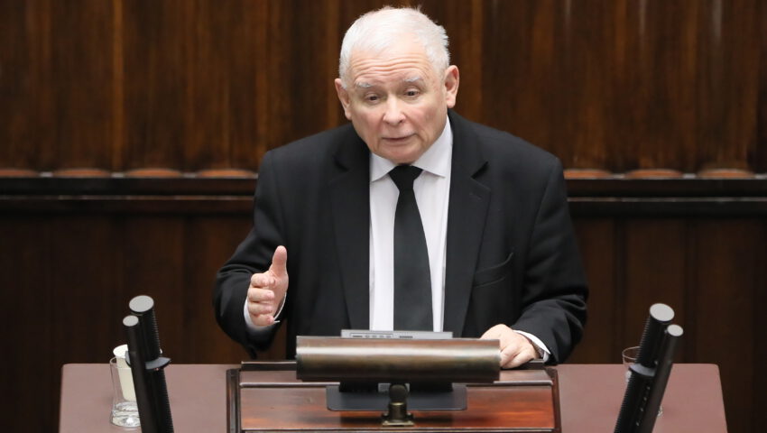 Prezes PiS oskarżył Tuska o zamach stanu. “Kwalifikuje się pod bardzo ciężki artykuł Kodeksu karnego, od 10 lat do dożywocia”