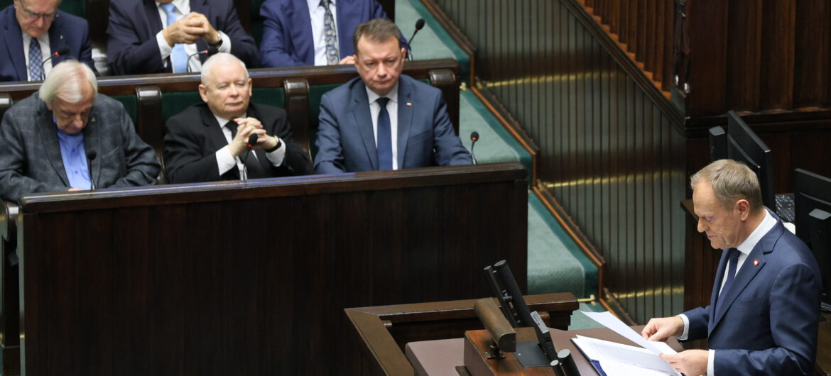 Hołd dla KOD-u, manifest samobójcy i pean na cześć Pawła Adamowicza. Tak Tusk zaczął swoje expose