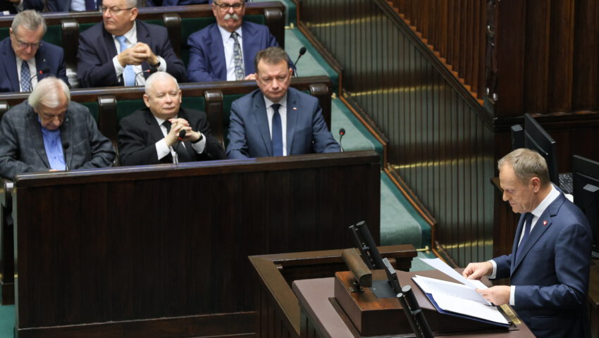 Hołd dla KOD-u, manifest samobójcy i pean na cześć Pawła Adamowicza. Tak Tusk zaczął swoje expose