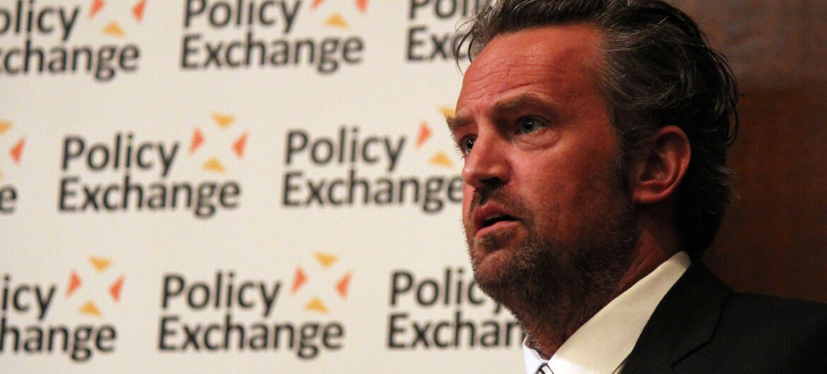 Na co zmarła gwiazda „Przyjaciół”? Ujawniono przyczynę śmierci Matthew Perry’ego