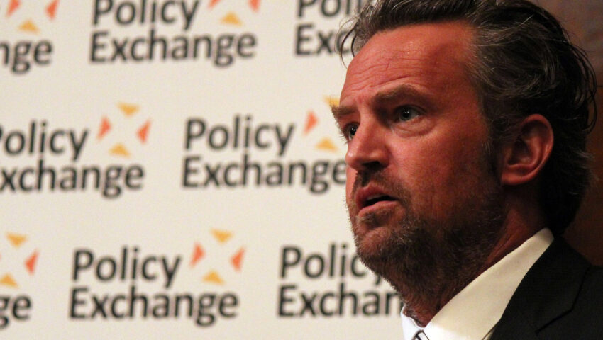 Na co zmarła gwiazda „Przyjaciół”? Ujawniono przyczynę śmierci Matthew Perry’ego