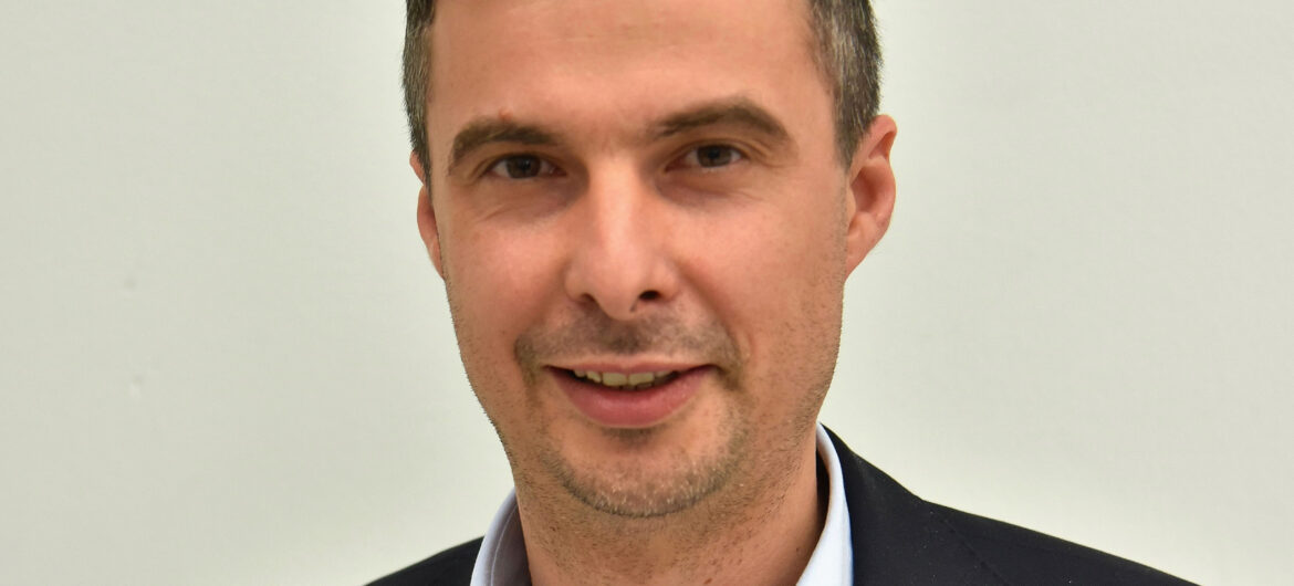 Zarabiał kokosy, a brał zapomogę od państwa. “Biedny” poseł związany z PSL-em wiceministrem cyfryzacji