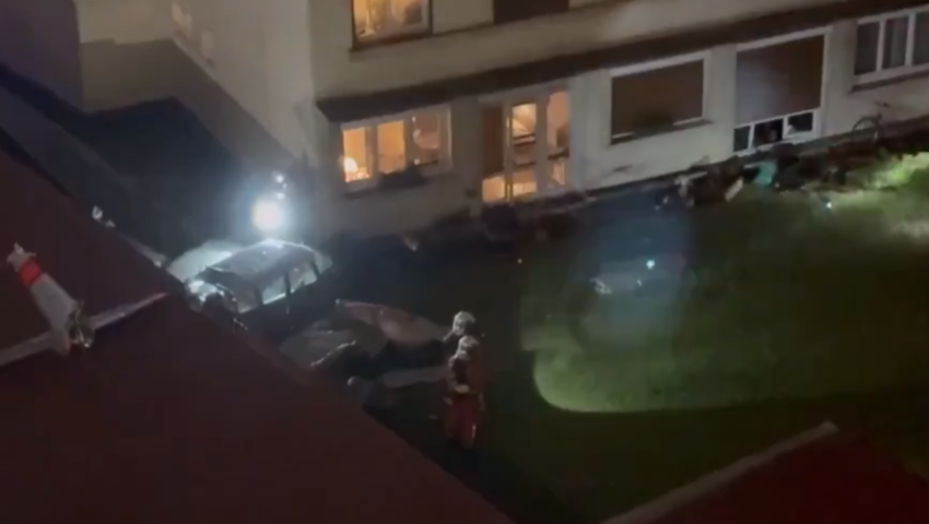 Samolot uderzył w ścianę domu