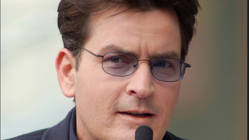 Charlie Sheen został zaatakowany przez sąsiadkę. Próbowała go udusić