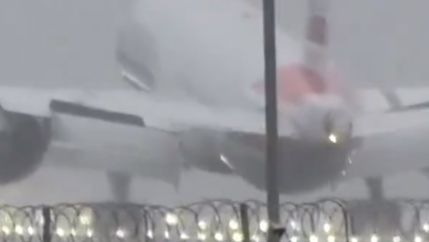 Przerażające nagranie. Samolot lądował w trakcie silnej burzy