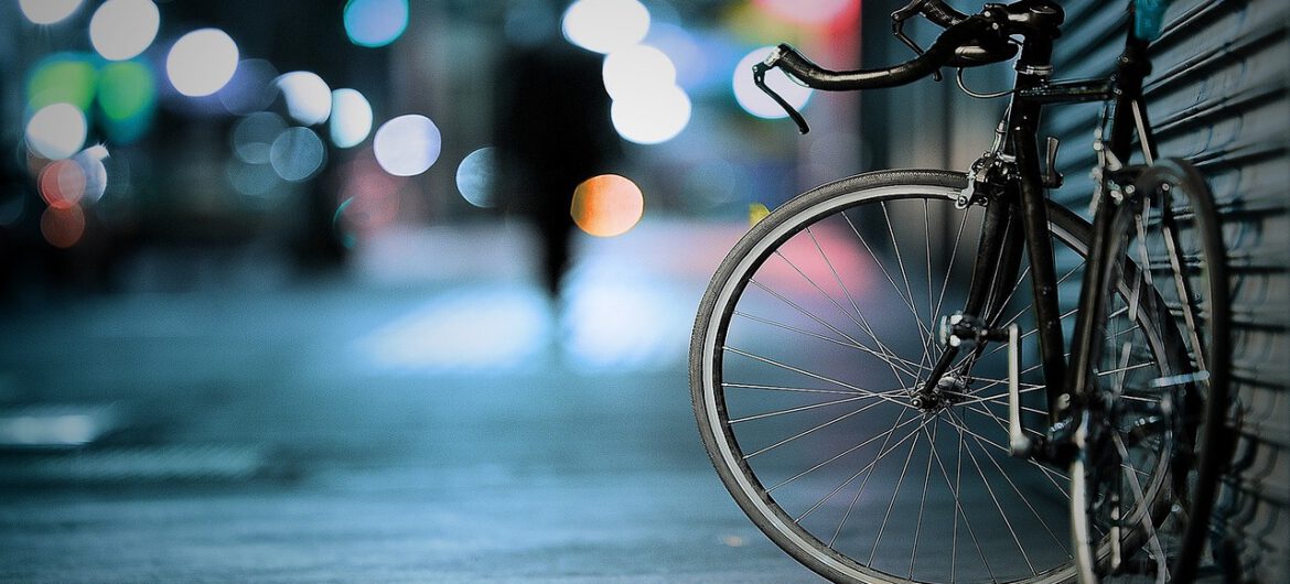 Policjant chce przejechać 700 km rowerem. Wszystko dla 6-latka