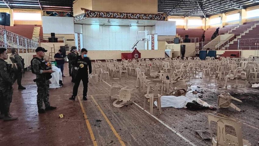 Atak terrorystyczny podczas katolickiej mszy. Eksplozja zabiła cztery osoby