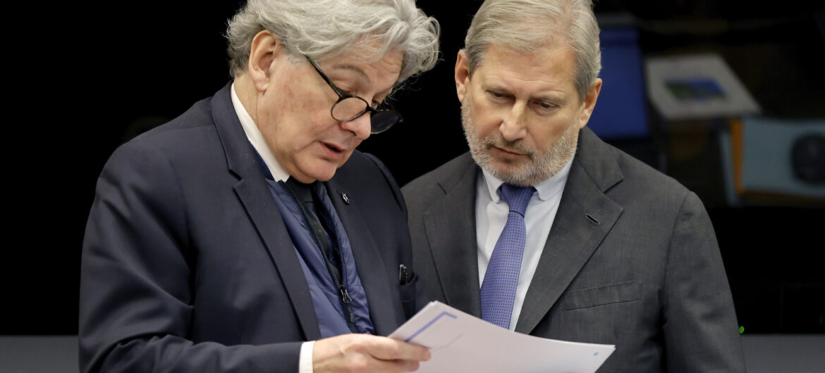“Kamienie milowe” okazały się bzdurą. Komisarz UE ds. budżetu i administracji: KE znajdzie sposób, by udostępnić Polsce 111 mld euro z funduszy unijnych