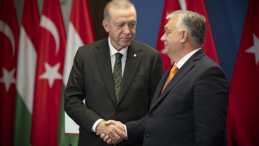 Niezwykłe prezenty na spotkaniu Orbana z Erdoganem. “Za 1 konia dostałem 435”