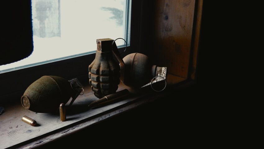 Obrady zakończyły się tragedią. Radny wszedł na salę i zdetonował trzy granaty