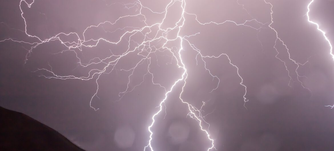 Upały i burze dadzą się we znaki. Wydano ostrzeżenia