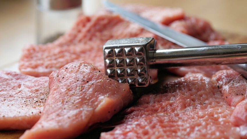 Niemcy wrzucają do Lidla mięso z maltretowanych świń